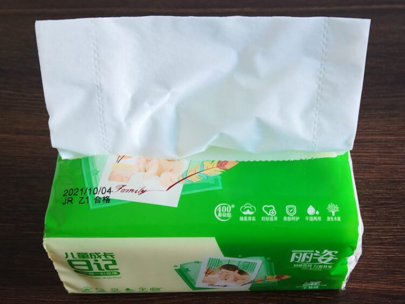 Soft and absorbent facial tissue in a stylish box